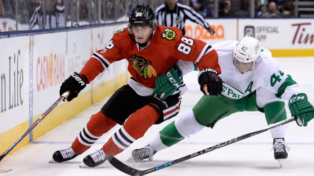 blackhawks-maple-leafs.jpg